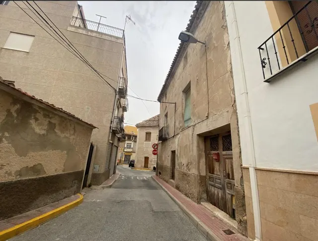 Increíble Adosado en Venta en el Centro Histórico de Abanill - foto 4