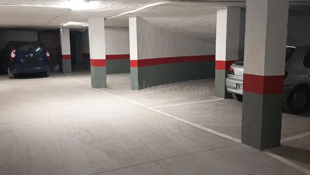 Se vende Cochera en la Plaza Emilio Luque - foto 3
