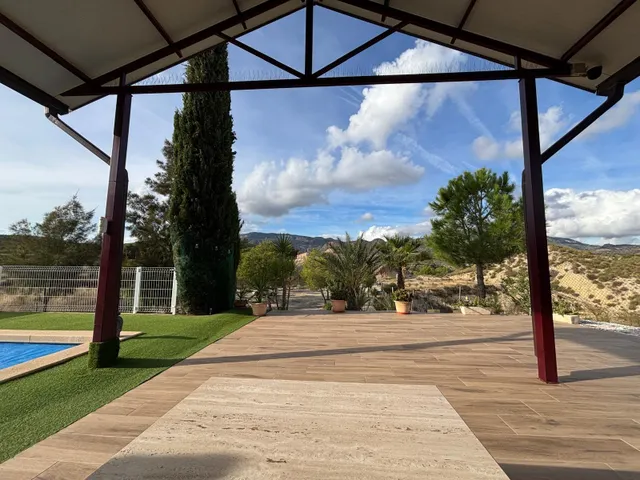 Se vende coqueta casa de madera con terreno en el rellano de molina — 8
