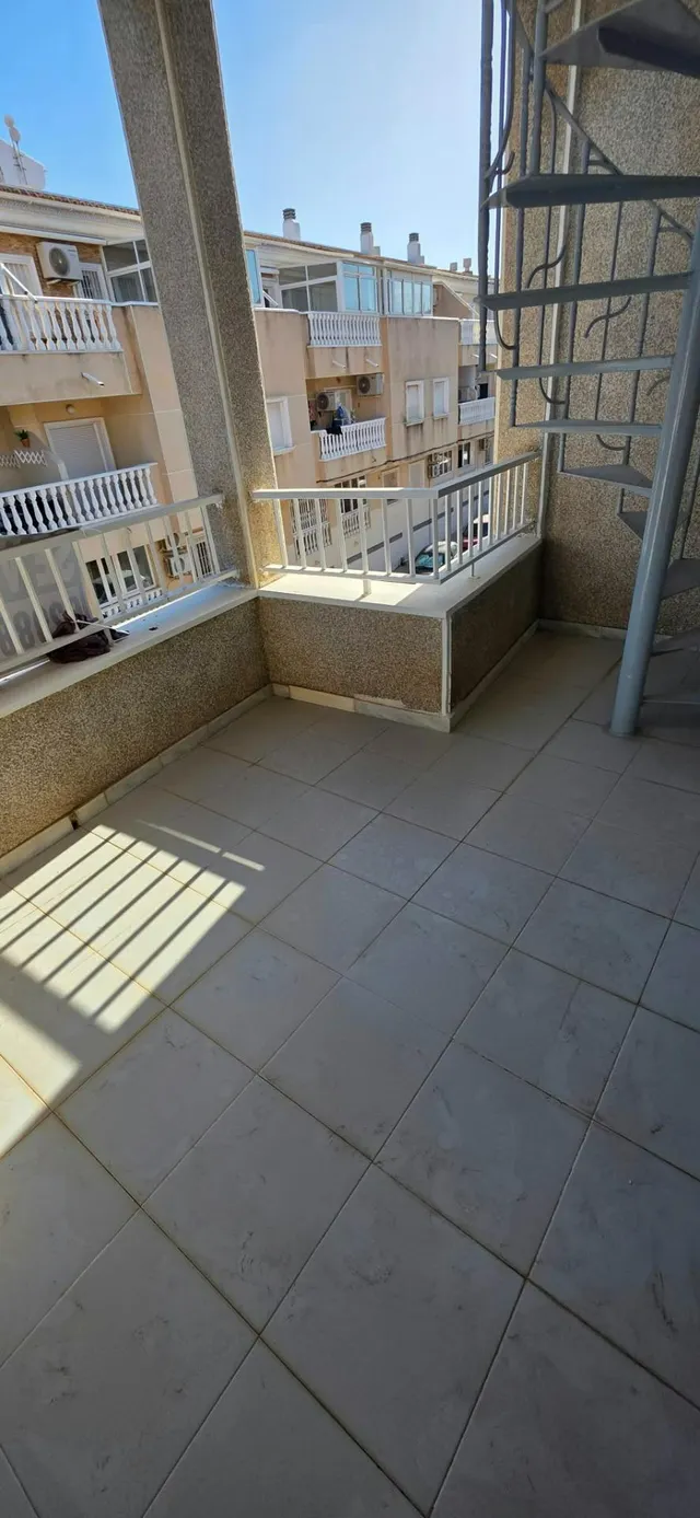Torrevieja atico 2 habs  + 1 sur, gran terraza 149.900... — 6