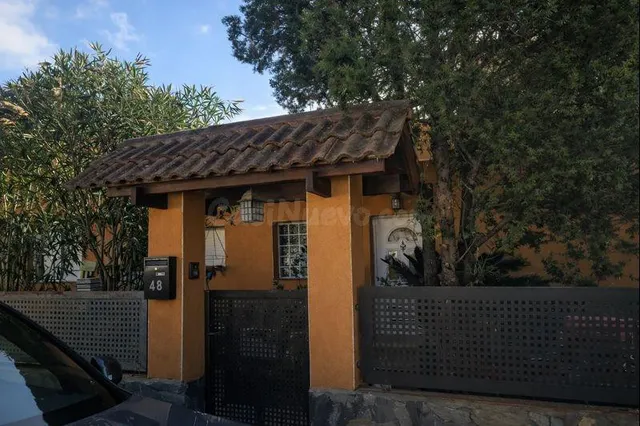 CHALET INDEPENDIENTE EN VIDRERES (GIRONA) – OKUPADO