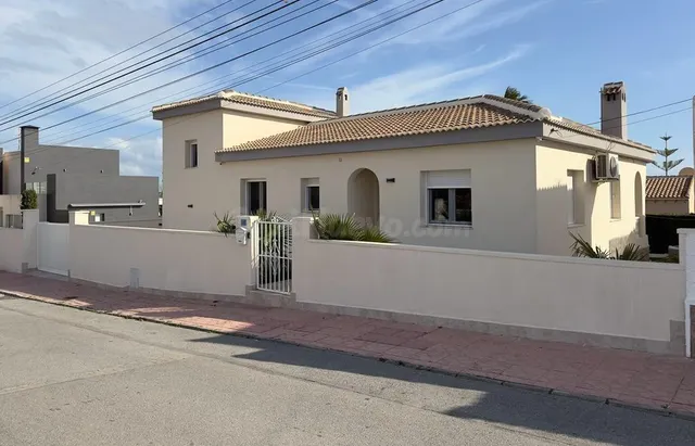ESPECTACULAR VILLA EN CIUDAD QUESADA - foto 2