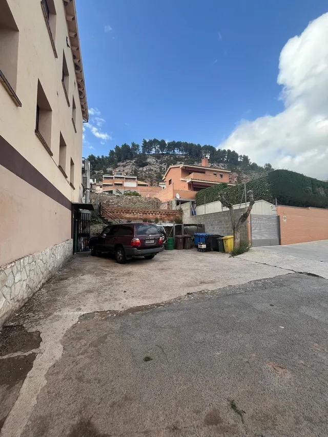 Parcela para edificar en pleno centro con 190 m2 por 45.000 Eur — 7