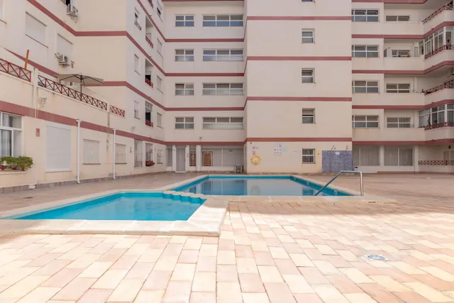 Luminoso apartamento de 3 dormitorios, 2 baños + trastero en Torrevieja — 32
