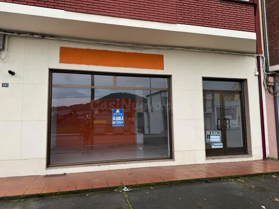 SE ALQUILA LOCAL DE 110 M2 EN COMPOSTILLA