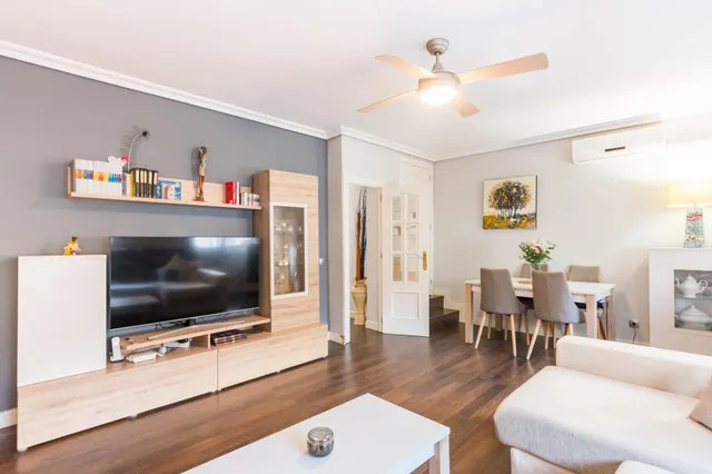 Casa con garaje de 106 m2, buhardilla y 3 plantas en el centro de molina — 6