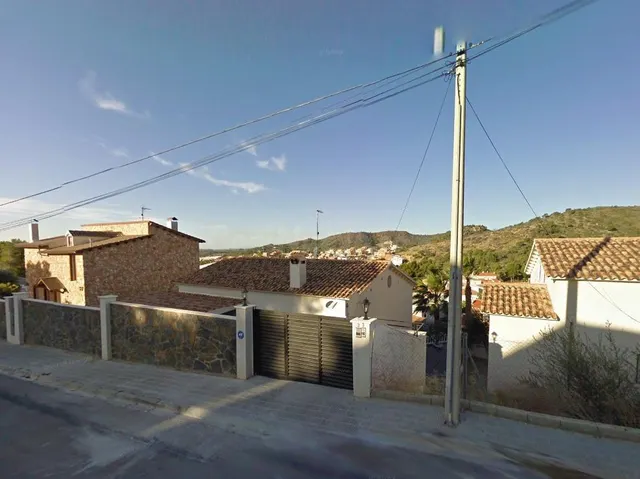 Se vende piso OKUPA en Gaudí de Roda de BarÑ  (Tarragona) - foto 3