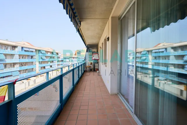 Piso de 3 habitaciones con parking junto al Puerto de Badalona — 6