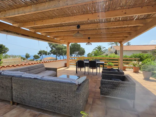 Encantadora villa en la prestigiosa zona de Balcón al Mar, J