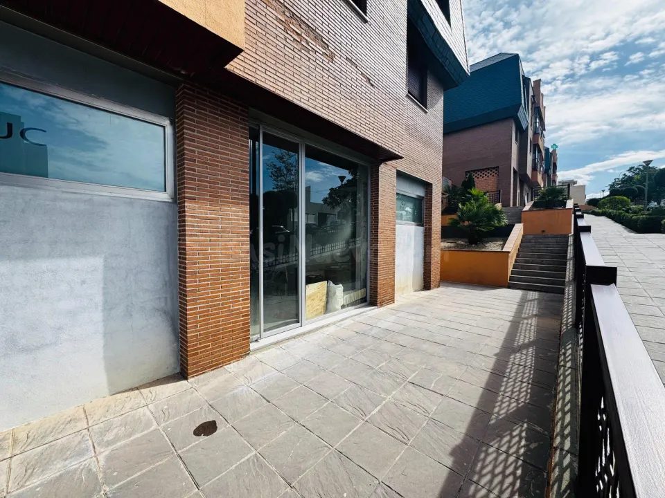 LOCAL COMERCIAL EN VENTA EN SERRALLO – BOLA DE ORO