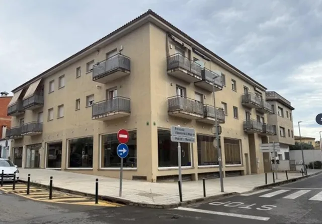 LOCAL COMERCIAL EN VENTA EN CASTELLÒ D'EMPÚRIES — 6