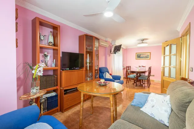 Casa independiente a 5 minutos de Granada en buen estado para entrar a vivir — 28