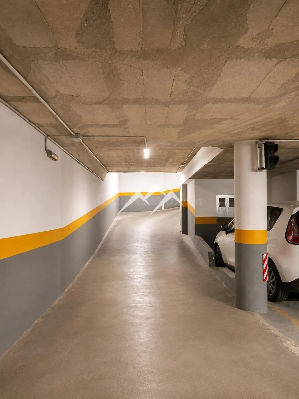 Se vende plaza de aparcamiento con trastero en Palma