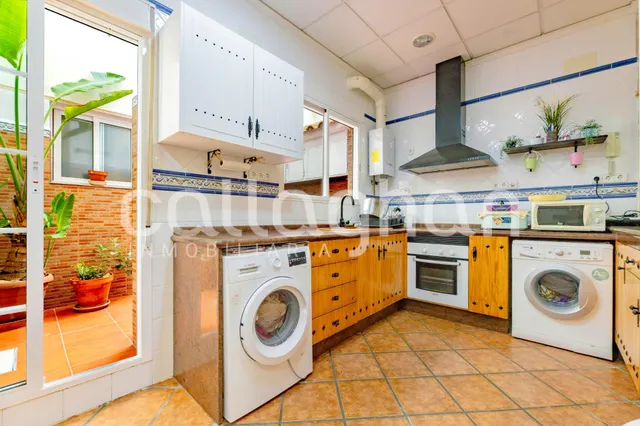 Amplia casa de pueblo con 6 habitaciones en Moncada — 30