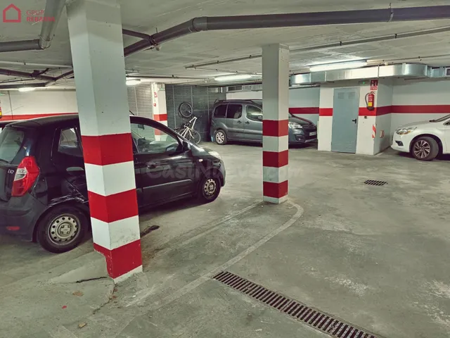 Se alquila PARKING PARA MOTO + TRASTERO en Pla de na Tesa - foto 2