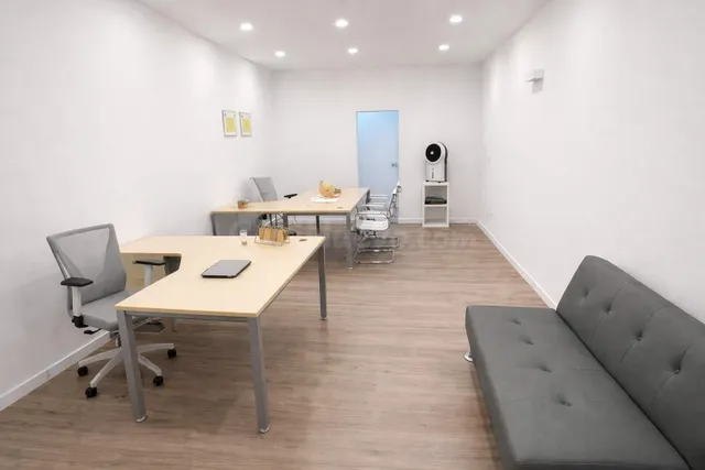 Exclusivo Local Comercial en Puerto Deportivo de Fuengirola - foto 3