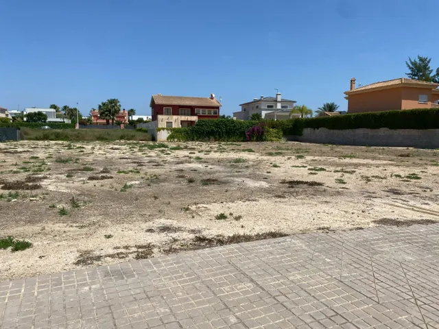 Parcela urbana en la mejor ubicación - foto 2