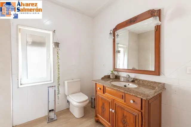 Casa en esquina en venta en Las Gabias — 36