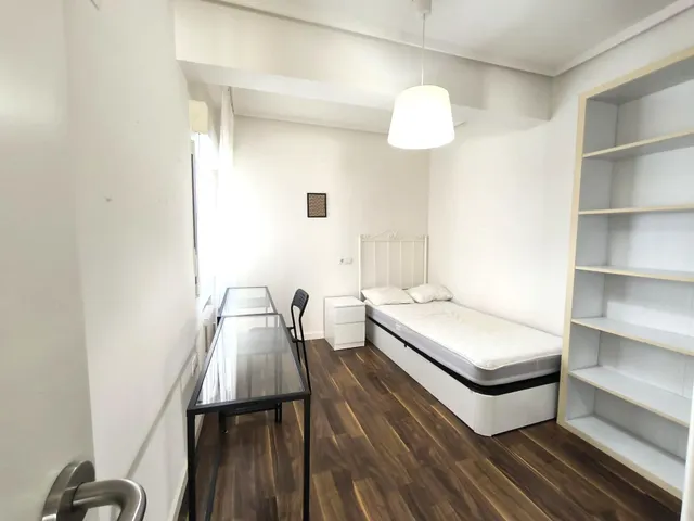 Vivienda 94 m2 reformada minimalista en venta en el centro de Oviedo — 8