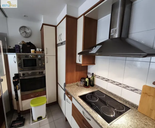 ¡TU OPORTUNIDAD EN SALBURUA! 85m2-3 habitaciones, SUR, garaje y trastero incl. - Urbanización zonas verdes  + Trastero 16m2 — 10