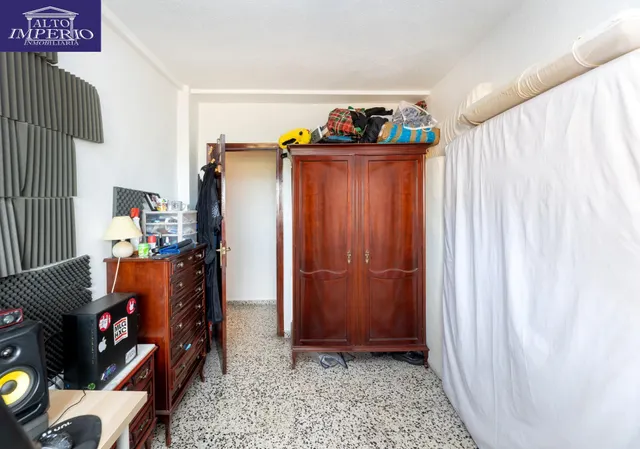 En Venta Piso de 4 dormitorios con ascensor, ideal para reformar a tu gusto. — 9