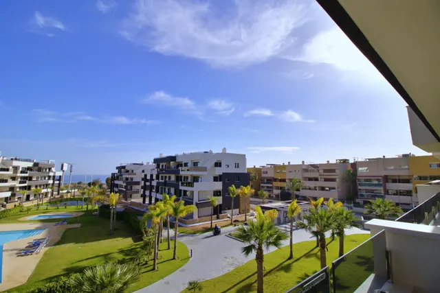 Apartamento con vistas al mar 500 m de la playa — 23