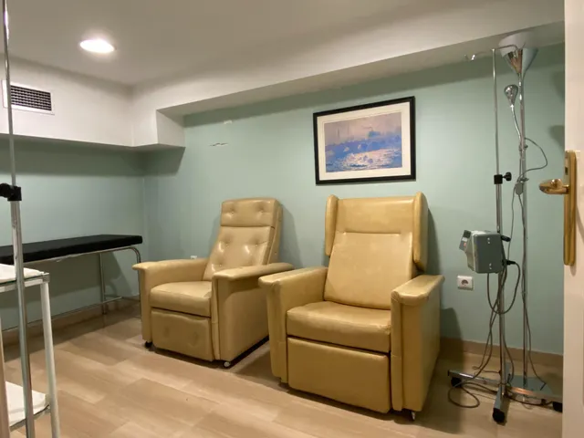 Clínica con licencia sanitaria en Avenida de Andalucía, RESIDENCIAL LAS ADORATRICES — 31