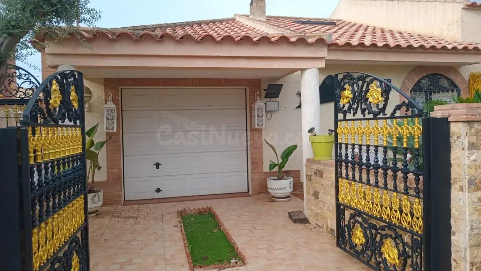 ¡OPORTUNIDAD ÚNICA! Descubre este fantástico chalet en venta en EL CARMOLI