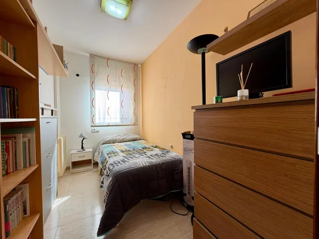 Excelente piso de 4 habitaciones con terraza, plaza de garaje y trastero en Roc Blanc (Terrassa) — 18