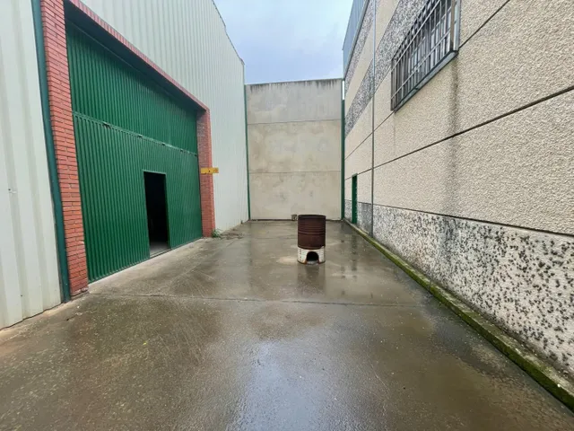 PARCELA EN LAS QUEMADAS CON DOS AMPLIAS NAVES!! — 2