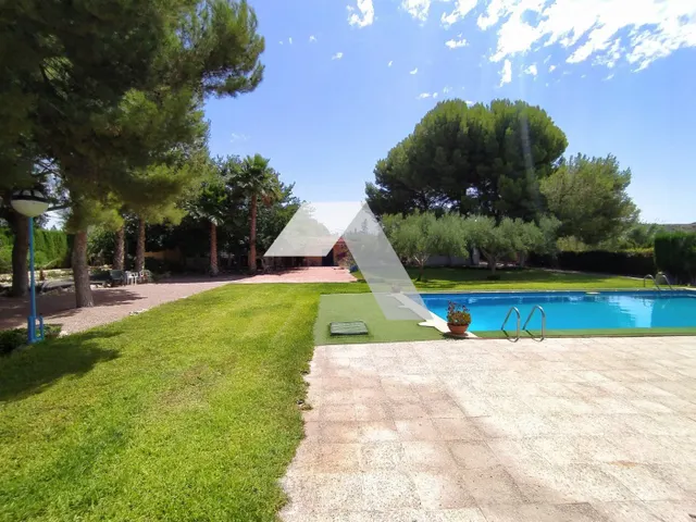 Chalet en venta — 37