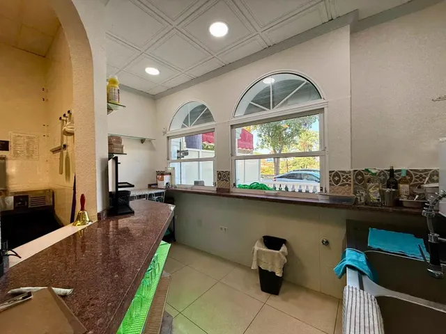 Local comercial 101m² en venta - Los secanos — 46