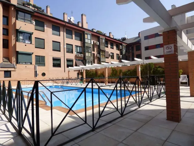 Ciudad Jardín, Chamartin. 3 dormitorios 2 wc garaje y piscina. — 25