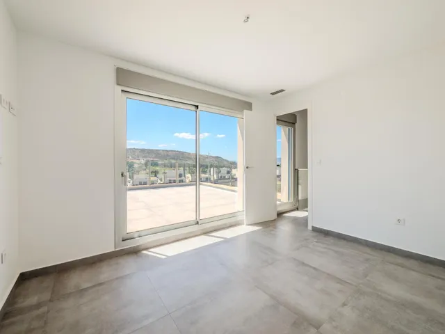 Villa de diseño moderno con vistas al golf — 27