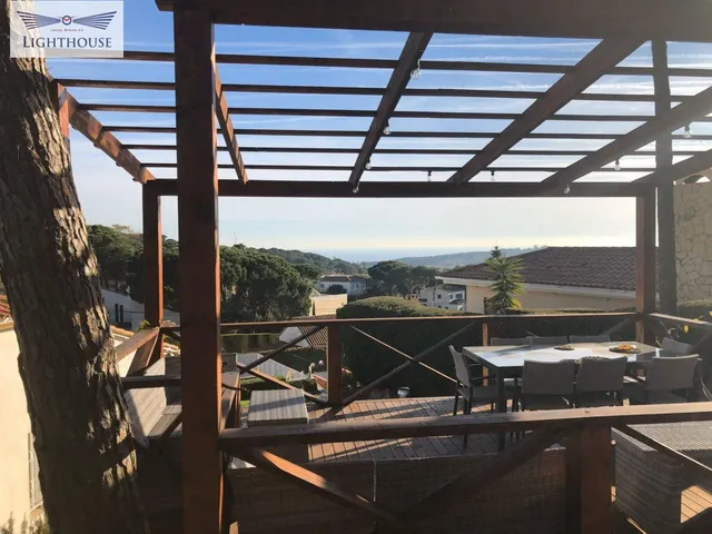Casa familiar renovada con excelente ubicación. — 25