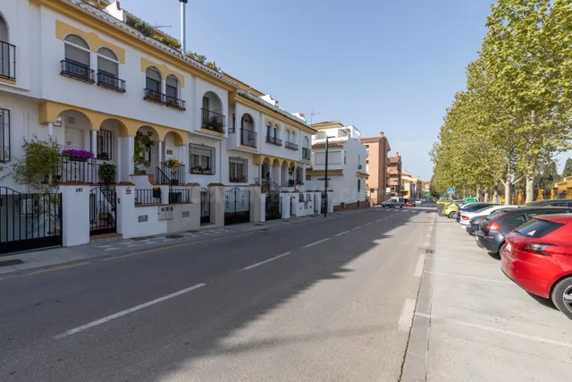 CASA ADOSADA DE 5 DORMITORIOS EN MARACENA — 3