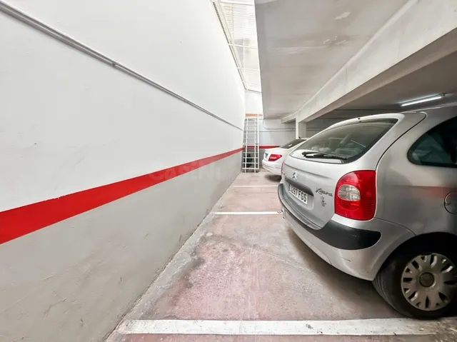 Parking amplio en Sant Andreu con extra espacio. - foto 3