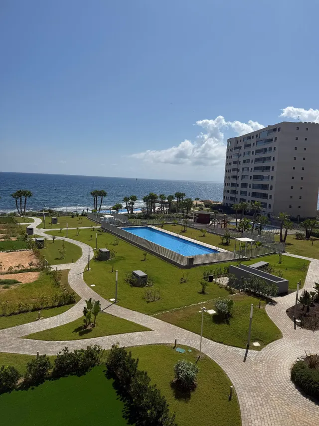 Apartamento de lujo en primera línea de mar con 3 dormitorios, 2 terrazas y parking incluido — 4