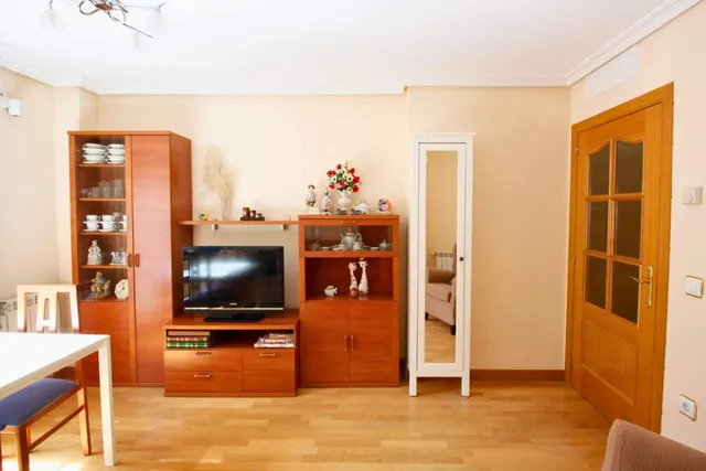 PISO DE UNA HABITACIÓN CON ASCENSOR EN CARABANCHEL - foto 4