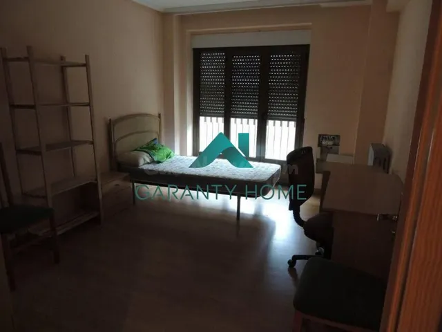 Se alquila piso amueblado servicios centrales de calefacción - foto 5