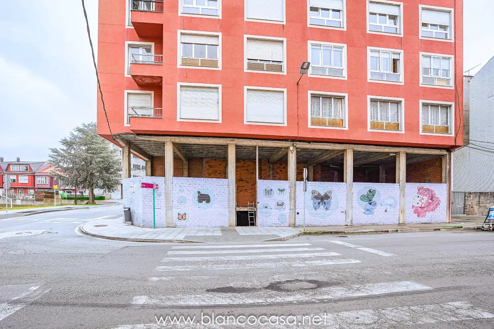 ! Bajo y Sótano en Venta en Calle Xílgaro - Carballo