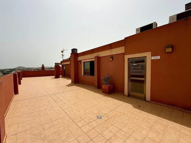 Apartamento de 2 dormitorios con plaza de aparcamiento y trastero. — 21