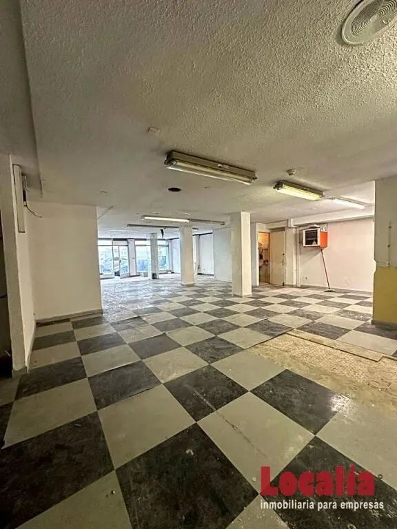 Local comercial junto a Valdecilla, 310m² - foto 4