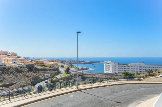 Dúplex con 3 dormitorios y vistas al mar en Loma Dos: Proyecto con alto potencial de reforma — 8