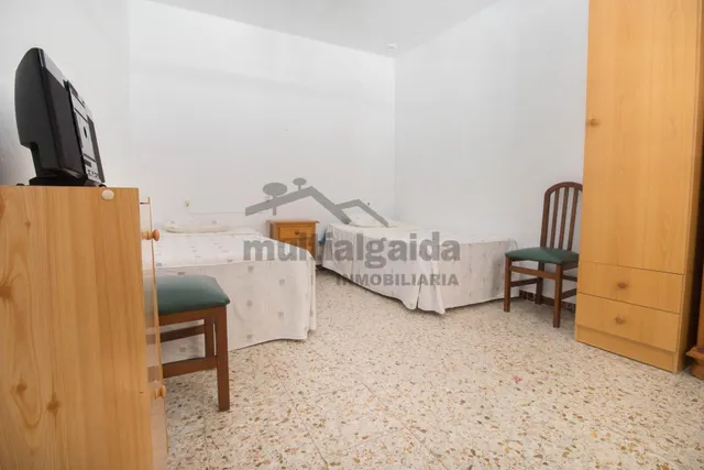 GRAN CASA EN EL CENTRO DE LA CIUDAD — 16