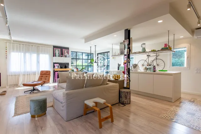 Casa independiente con jardín en venta en Argentona — 2
