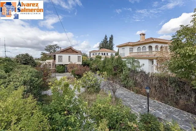 Gran casa con parcela y piscina en Cájar — 33