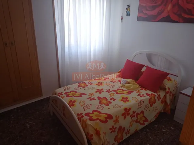 SE VENDE PISO Y LOCAL EN SAN PEDRO(PUEBLO) EN BUEN ESTADO, CON 5 DORMITORIOS. — 14