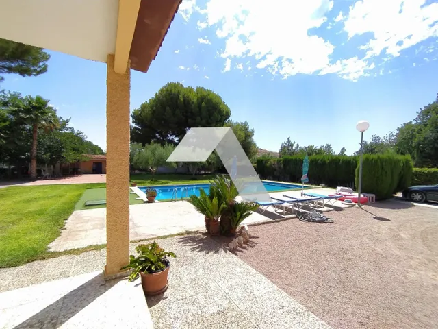 Chalet en venta — 33