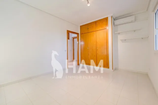 Casa en una planta con pabellón de invitados, piscina y garaje – Parcela 1.180 m2 — 36
